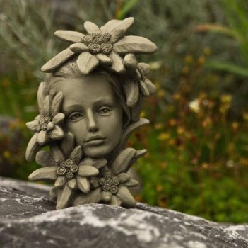Blumenkind klein Edelweiß Resin betonfarben 8,8x9x12,8cm  Zauberblume
