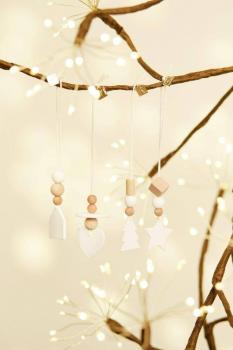Preview: Winterschmuck Herzblatt Tanne Anhänger 15x2,7cm Räder Design