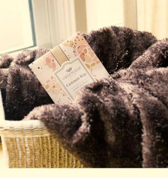 Preview: Cashmere Kiss Duft Sachet Large von Greenleaf – langanhaltender Raumduft für Zuhause & unterwegs