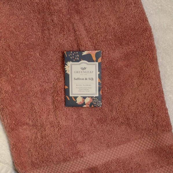 Saffron & Silk - Safran & Seide Duftsachet Large von Greenleaf – langanhaltender Raumduft für Zuhause & unterwegs