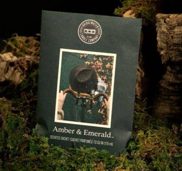 Amber & Emerald Duftsachet Large von Bridgewater – langanhaltender Raumduft für Zuhause & unterwegs